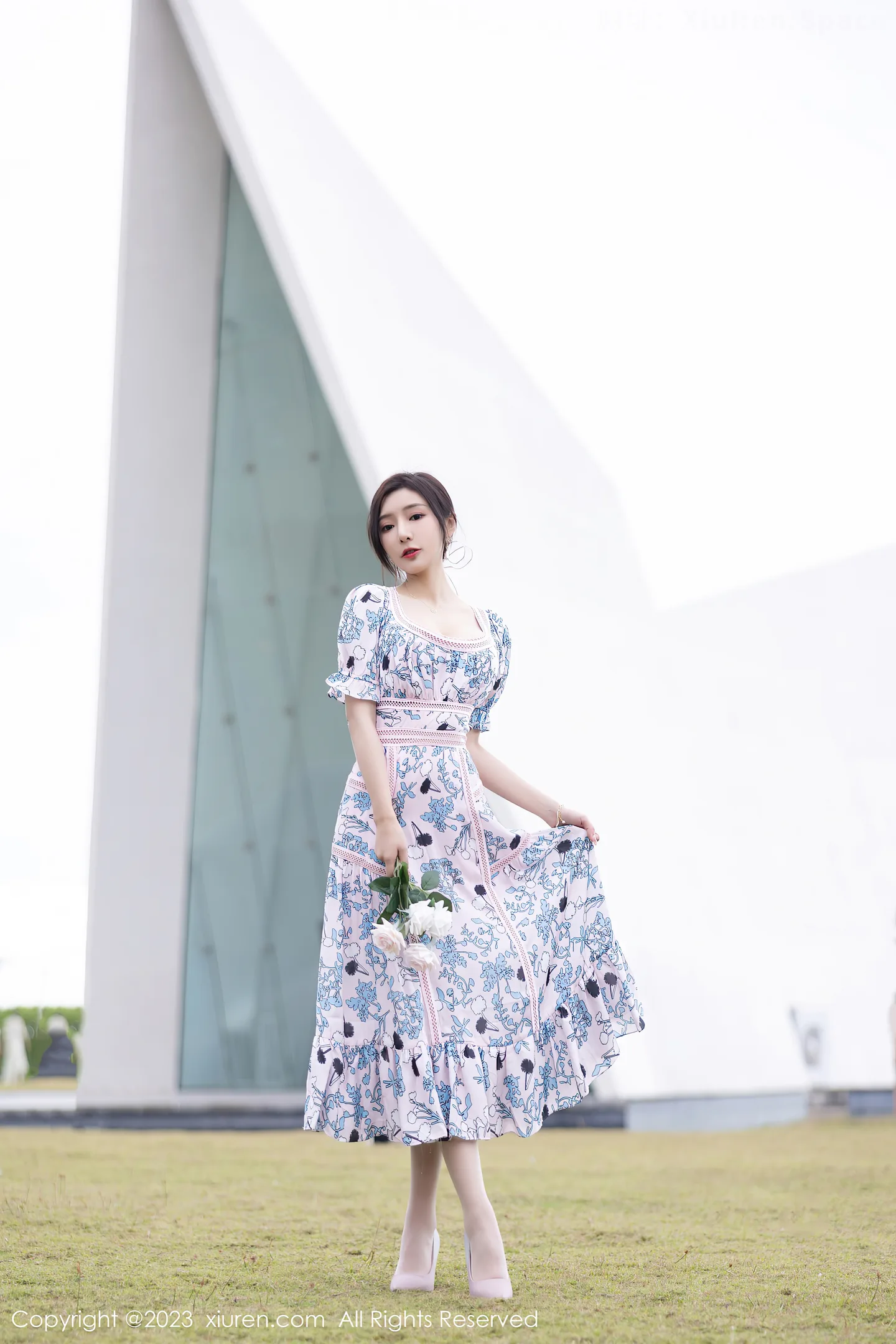 图片[6]-[XiuRen秀人网]2023.03.24 VOL.6474 王馨瑶yanni 粉色连衣裙与灰色内衣加肉丝美腿性感私房写真集-秀人网官方网站